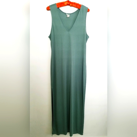 Open Edit V-Neckline Sleeveless Side Slit Maxi Dress - Picture 4 of 14